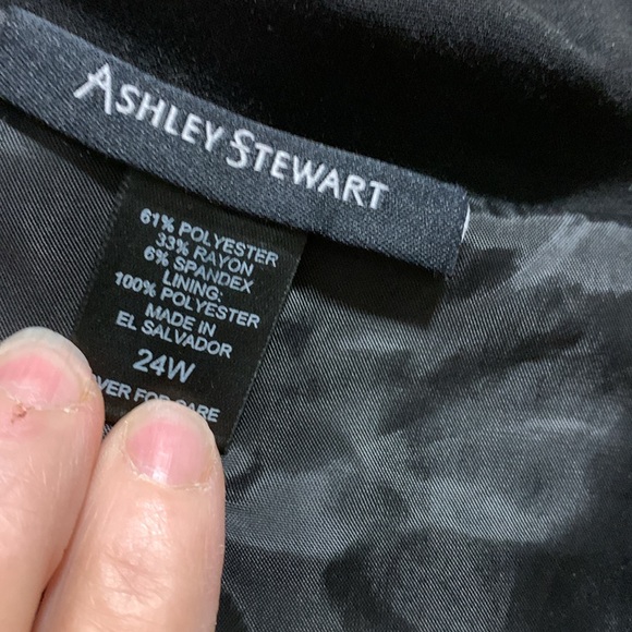 Woman’s jacket - Picture 3 of 4